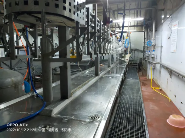 白髒懸挂加工輸送機